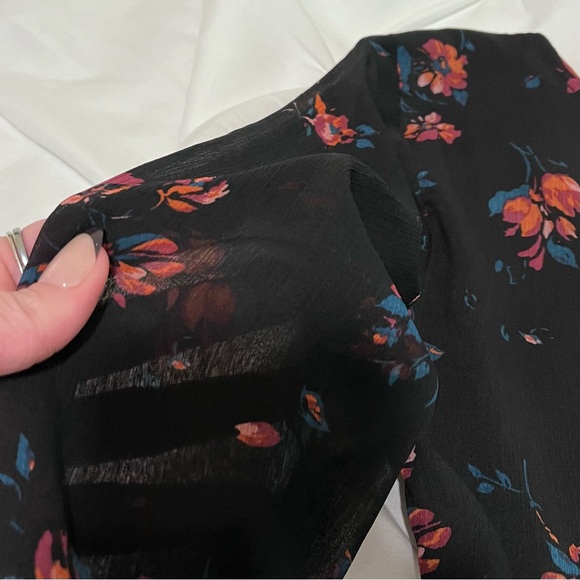 Hollister Black Floral Flutter Sleeved Dress, Size XS, Excellent! - Picture 8 of 11